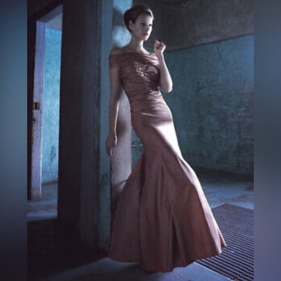 JS Collections Off Shoulder Shirred Taffeta Gown in Copper Size 6 US - Picture 2 of 11